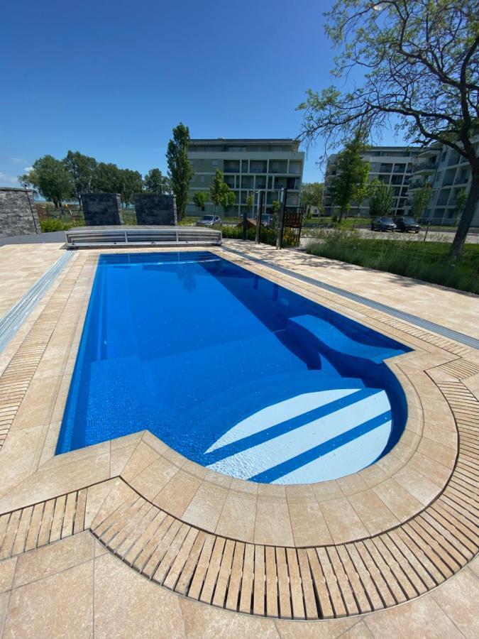 Clyde-Premium Lelle Waterfront Private Apartment บาลาตอนแลลเล ภายนอก รูปภาพ