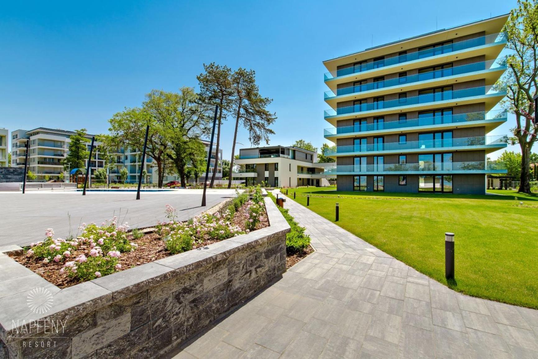 Clyde-Premium Lelle Waterfront Private Apartment บาลาตอนแลลเล ภายนอก รูปภาพ