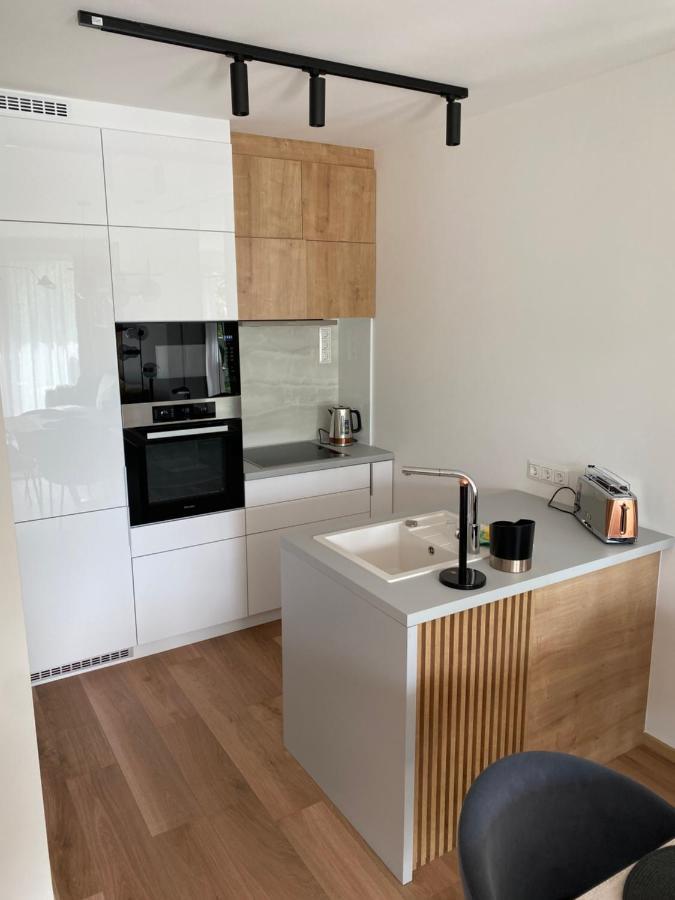 Clyde-Premium Lelle Waterfront Private Apartment บาลาตอนแลลเล ภายนอก รูปภาพ