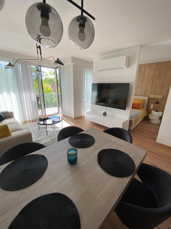 Clyde-Premium Lelle Waterfront Private Apartment บาลาตอนแลลเล ภายนอก รูปภาพ