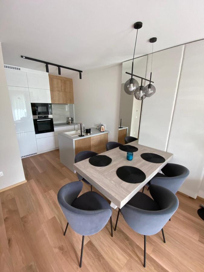 Clyde-Premium Lelle Waterfront Private Apartment บาลาตอนแลลเล ภายนอก รูปภาพ